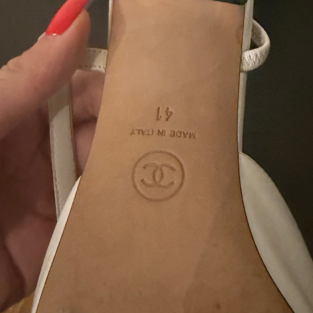 CHANEL Chanel Interlocking CC Logo Calfskin Slingback Pumps Women's Size: 41 - Picture 5 of 5